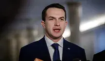 Rzecznik rządu Adam Szłapka zapowiedział, że Sejm nie zajmie się prezydenckim projektem PKN, a rząd zamierza skupić się na własnym programie obniżania cen paliw.