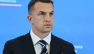 Dawid Kacprzyk nadal wykonuje zawód lekarza mimo kontrowersji związanych z jego działalnością, a rzecznik rządu Adam Szłapka przekonuje, że poniósł już konsekwencje w związku z tą sprawą.
