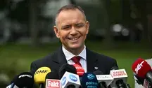 Prezydent Karol Nawrocki podczas konferencji prasowej
