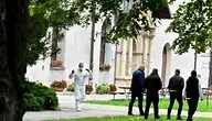Śledczy zbierający ślady po ataku w Jarosławiu 