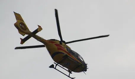 Ranny policjant został przetransportowany do szpitala śmigłowcem LPR