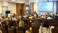 Dr Anna Liber podczas wystąpienia na kongresie PTGHiŻD w Gdańsku, omawiająca definicje diet wegetariańskich oraz wpływ żywienia roślinnego na zdrowie dzieci