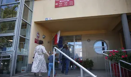 Mimo dwóch incydentów wybory w Krakowie przebiegają raczej spokojnie