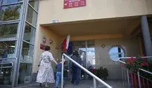Mimo dwóch incydentów wybory w Krakowie przebiegają raczej spokojnie 