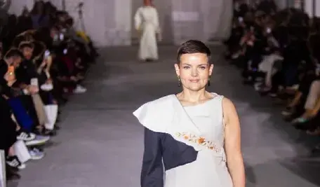 inister kultury Marta Cienkowska odniosła się do kontrowersji wokół swojego udziału w pokazie mody Fundacji Kraina, podkreślając, że wystąpiła w nim pro bono.