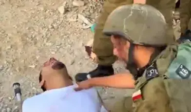 Na nagraniu z ćwiczeń izraelskiej armii widać żołnierzy IDF, z których część ma na mundurach naszywki z biało-czerwoną flagą Polski.