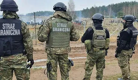 Funkcjonariusze Straży Granicznej podczas patrolu