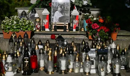 Znicze na miejscu tragedii w Jarosławiu