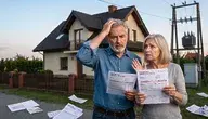 Załapana para trzyma rachunek za prąd