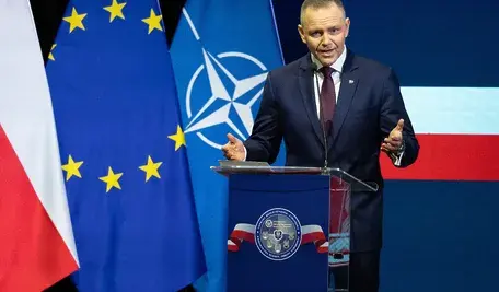 Prezydent Karol Nawrocki ma niesamowitych przeciwników politycznych. Zapewne sam zastanawia się jak daleko zabrną w absurdzie konstruując kolejne ataki na niego