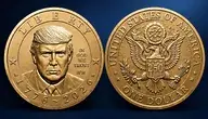 Złota moneta jednodolarowa US Mint z wizerunkiem Donalda Trumpa oraz rewersem przedstawiającym amerykańskiego orła z okazji 250-lecia niepodległości USA