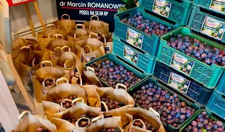 Biuro posła Marcina Romanowski stało się dziś jedną wielką śliwkową spiżarnią