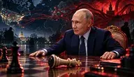 Ilustracja przedstawiająca Władimira Putina siedzącego przy stole z motywem szachownicy. W tle widoczna jest mapa świata z czerwonymi liniami symbolizującymi globalne wpływy Rosji, połączenie z USA oraz sylwetki Kremla i Waszyngtonu