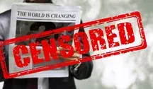 Mężczyzna stojący z gazetą, na pierwszym planie czerwony napis "Censored".