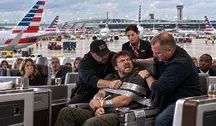 Agresywny pasażer American Airlines obezwładniony i przyklejony taśmą do fotela podczas lotu 618