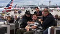 Agresywny pasażer American Airlines obezwładniony i przyklejony taśmą do fotela podczas lotu 618