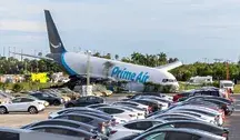 W Miami samolot nie wyhamował na pasie i uderzył w parking